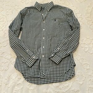 Classic Ralph Lauren forest green button down. Classic fit. Size M